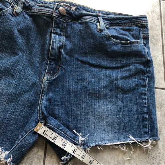 Clash Jean Shorts - Picture 9 of 10